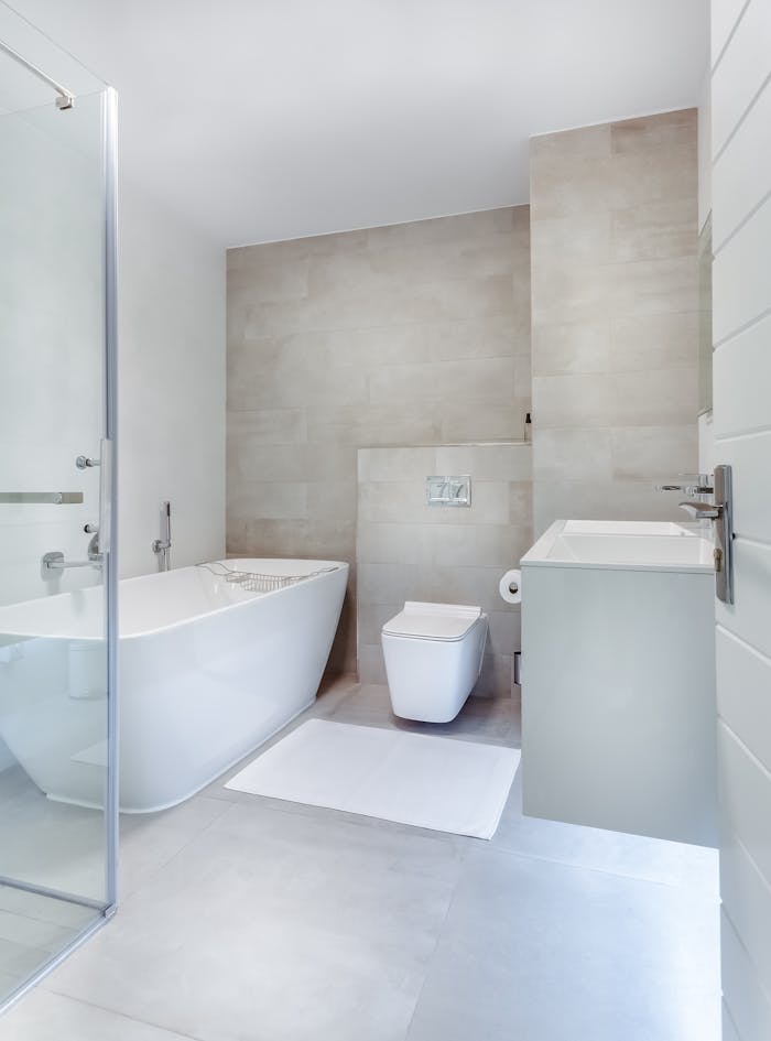 who-are-we-02 Elegant minimalistic bathroom featuring bathtub and sleek fixtures.